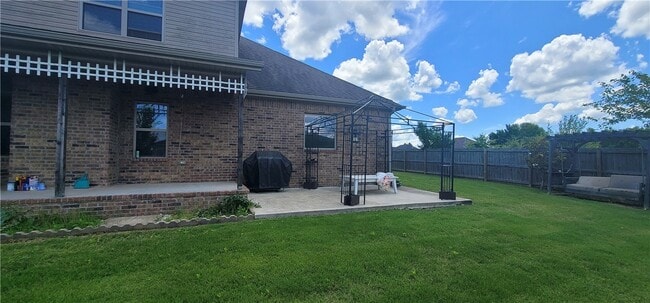 Building Photo - 5810 W Cane Hill Dr