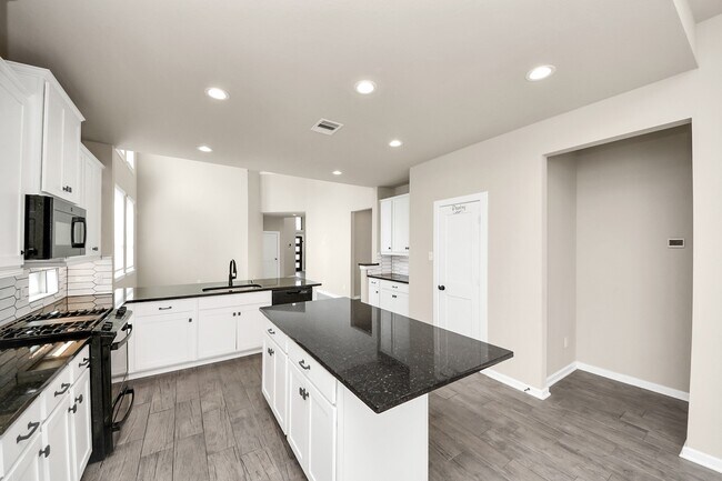 Building Photo - 7006 Winterberry Gln Ln