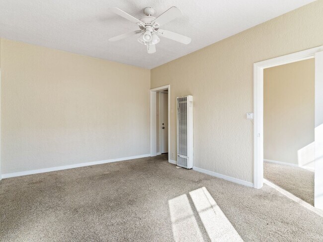 Interior Photo - 1324 Peterson Avenue