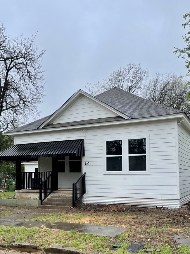 Building Photo - 710 Reynolds St