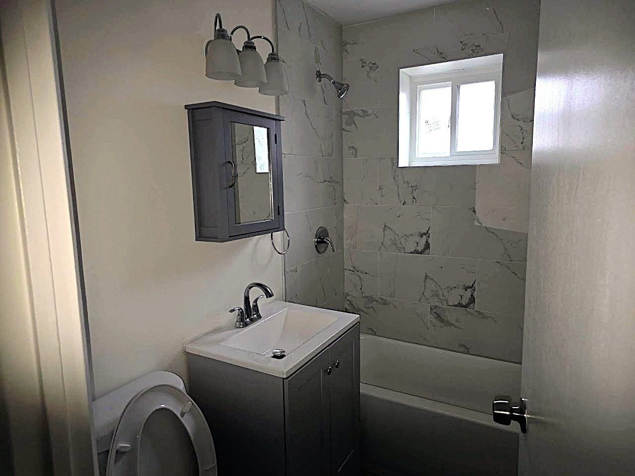 Building Photo - 14605 Des Plaines St