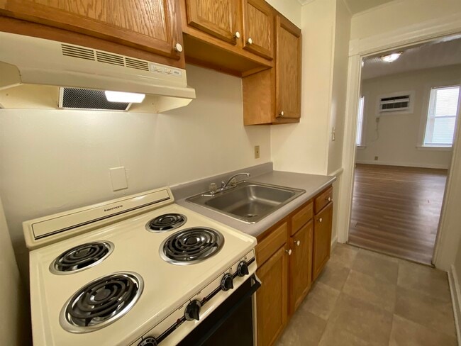 Building Photo - 93 Second St