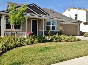 Building Photo - Single Story Craftsmen in Hollister