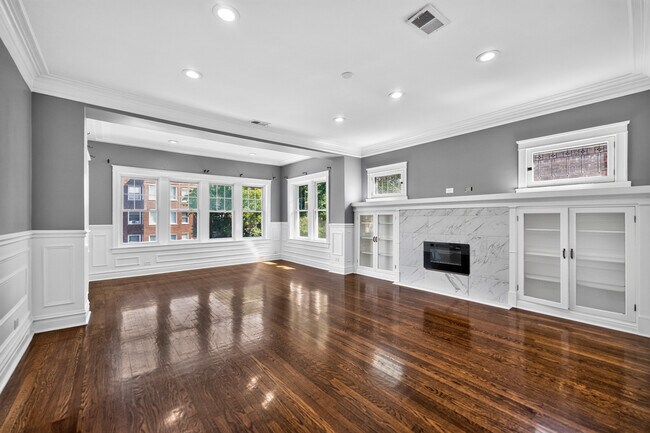 Building Photo - 7440 S Paxton Ave
