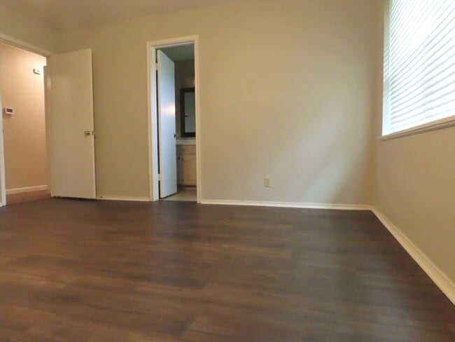Building Photo - South Tyler! Lovely 3 Bedroom, 2 Bath Hous...