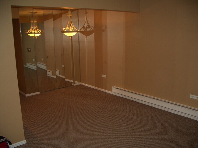 Building Photo - 8811 Schneider Ave