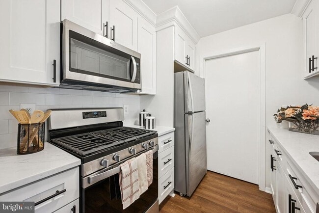 Building Photo - 1001 Woodhollow Dr