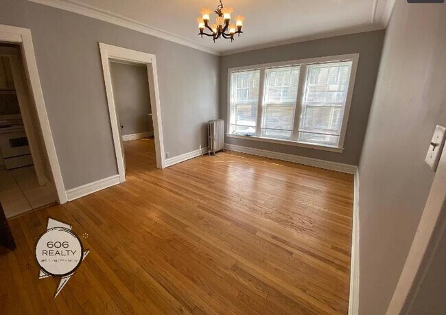 Building Photo - East Albany Park Apts for Rent!