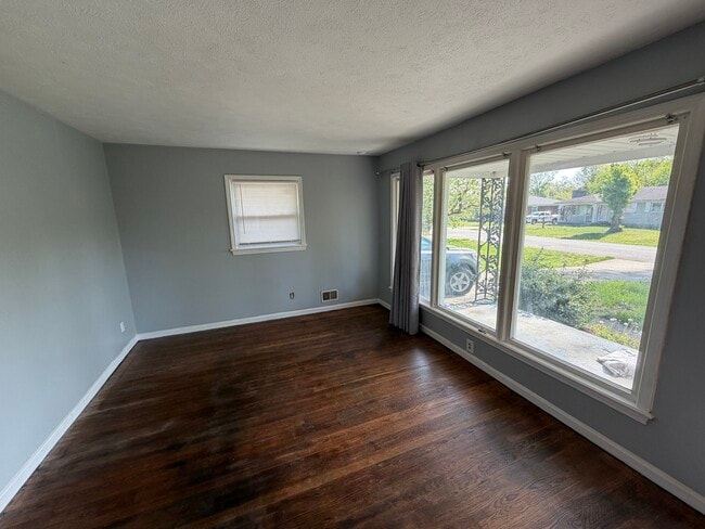 Building Photo - 4406 Clarene Dr