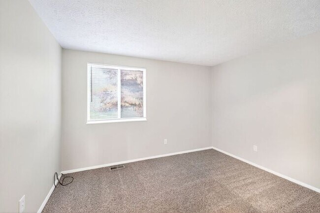 Building Photo - Nicely Updated Home