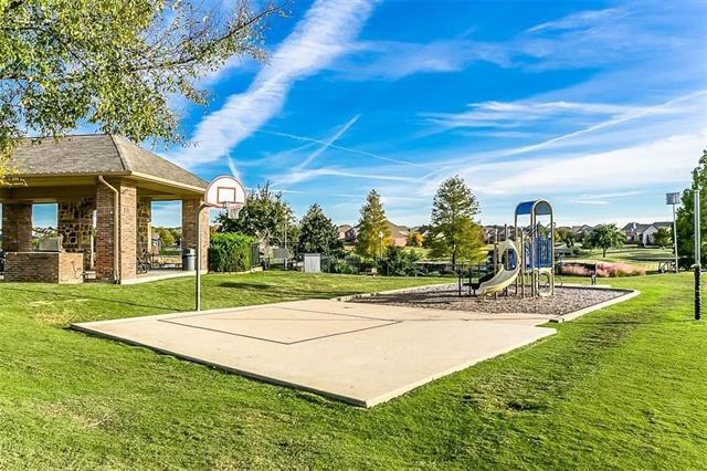 Building Photo - 3504 Lincoln Dr