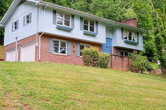 Building Photo - nice renovated 4 Bed 3 Bath