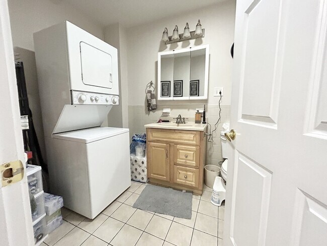 Building Photo - 916 Dorchester Ave