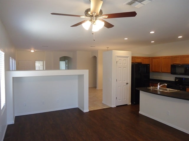 Building Photo - 17784 W Paradise Lane