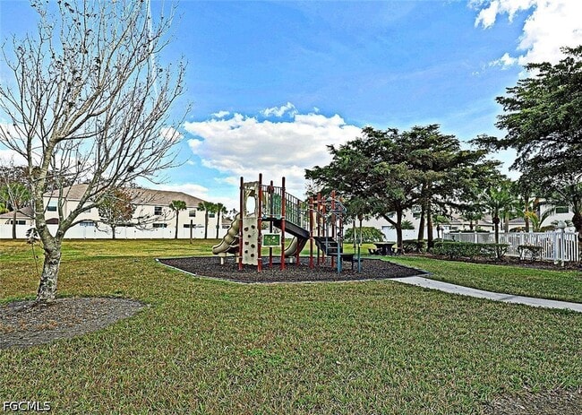 Building Photo - 3647 Pine Oak Cir