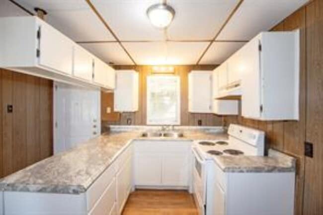 Building Photo - 1805 Oriole Dr