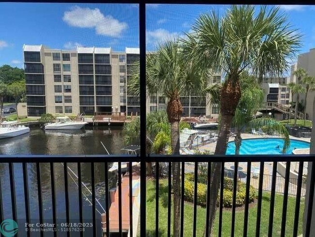 Building Photo - 11 Royal Palm Way