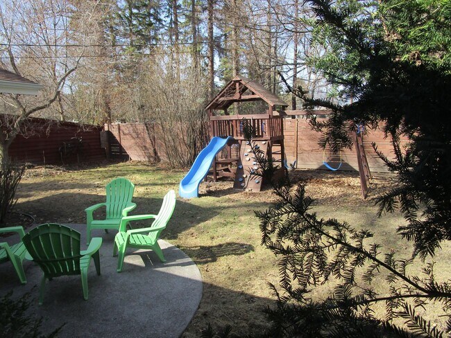 Building Photo - Charming  Furnished 3 bedroom Home in Whitefish