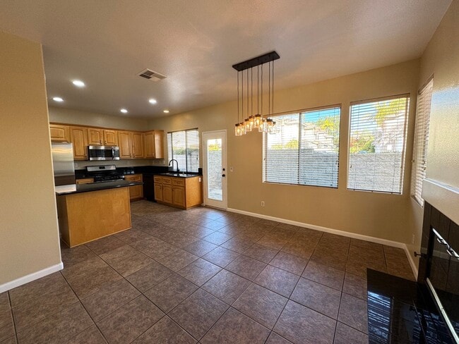 Building Photo - Immaculate 4Bd/2.5Ba Home with New Fridge, AC, Fenced Back Patio in Aliso Viejo!