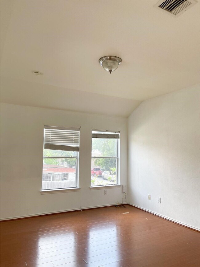Building Photo - 11737 Logan Ridge Dr