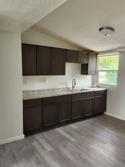 Building Photo - 261 St John Dr