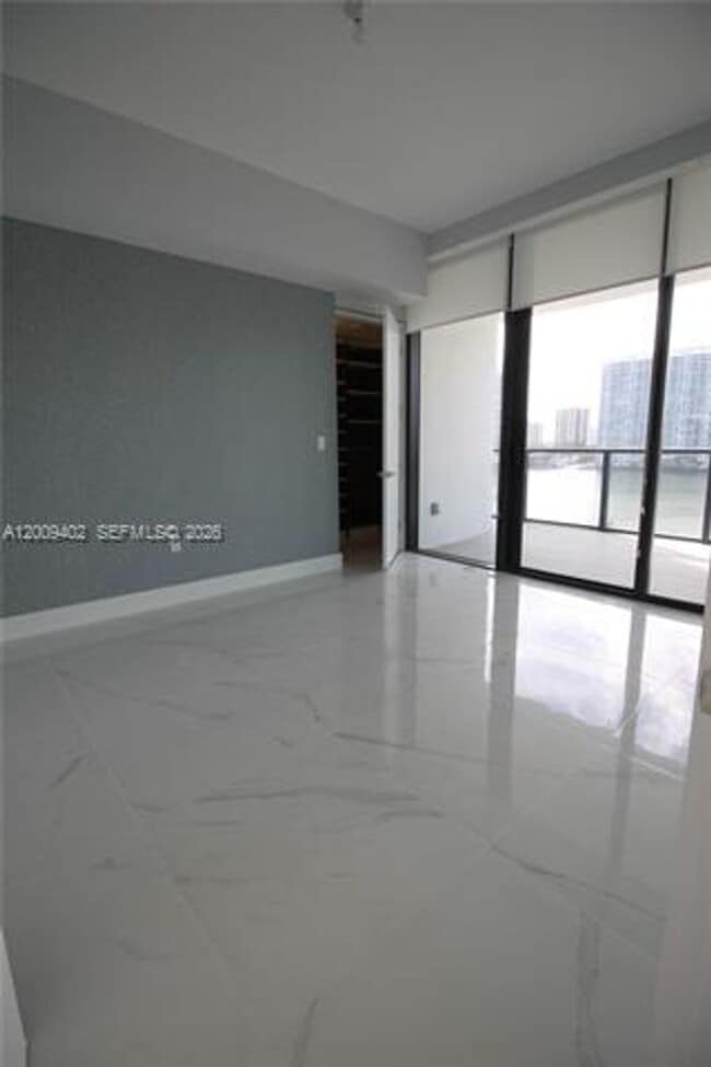Building Photo - 5000 Island Estates Dr
