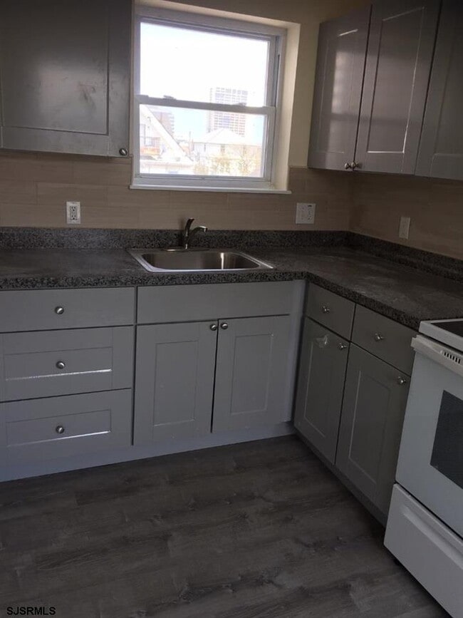 Building Photo - 21 S Bartram Ave
