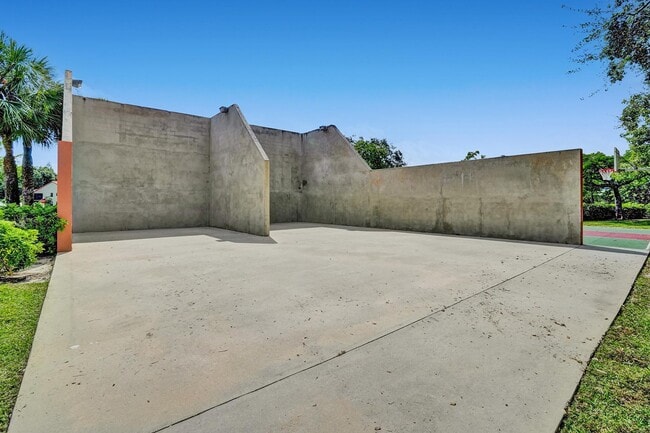 Building Photo - 1403 Congressional Way