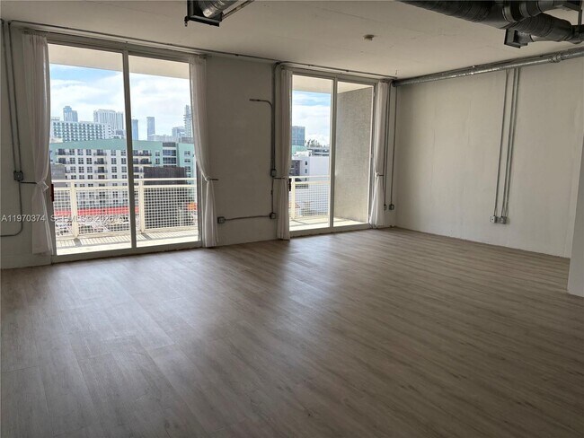 Building Photo - 444 NE 30th St