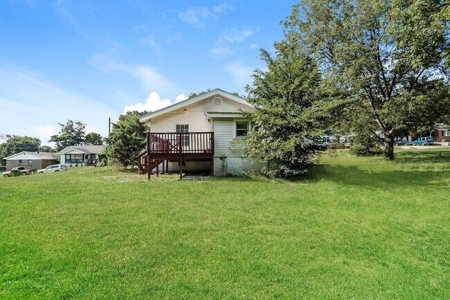 Building Photo - 5517 Kiska Ave