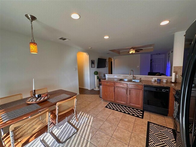 Building Photo - 484 Moonwalker Trail
