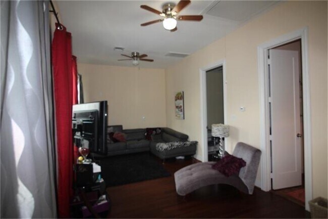 Building Photo - 811 Kern St