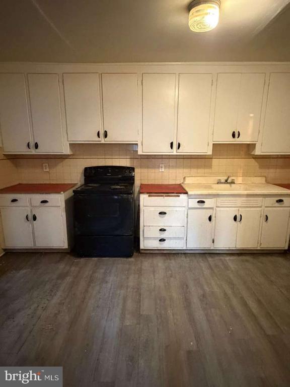 Building Photo - 915 N Delaware St