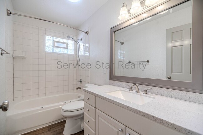 Building Photo - 2609 E Aster Dr