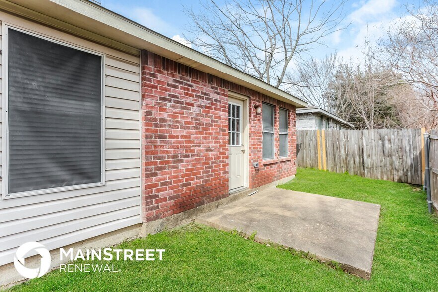 Building Photo - 2721 Meadowlark Dr