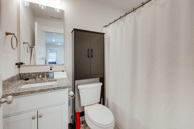 Building Photo - 372 Arch St