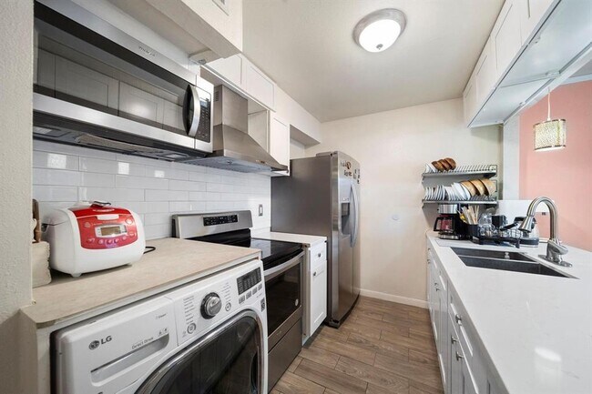 Building Photo - 8931 Gaylord Dr