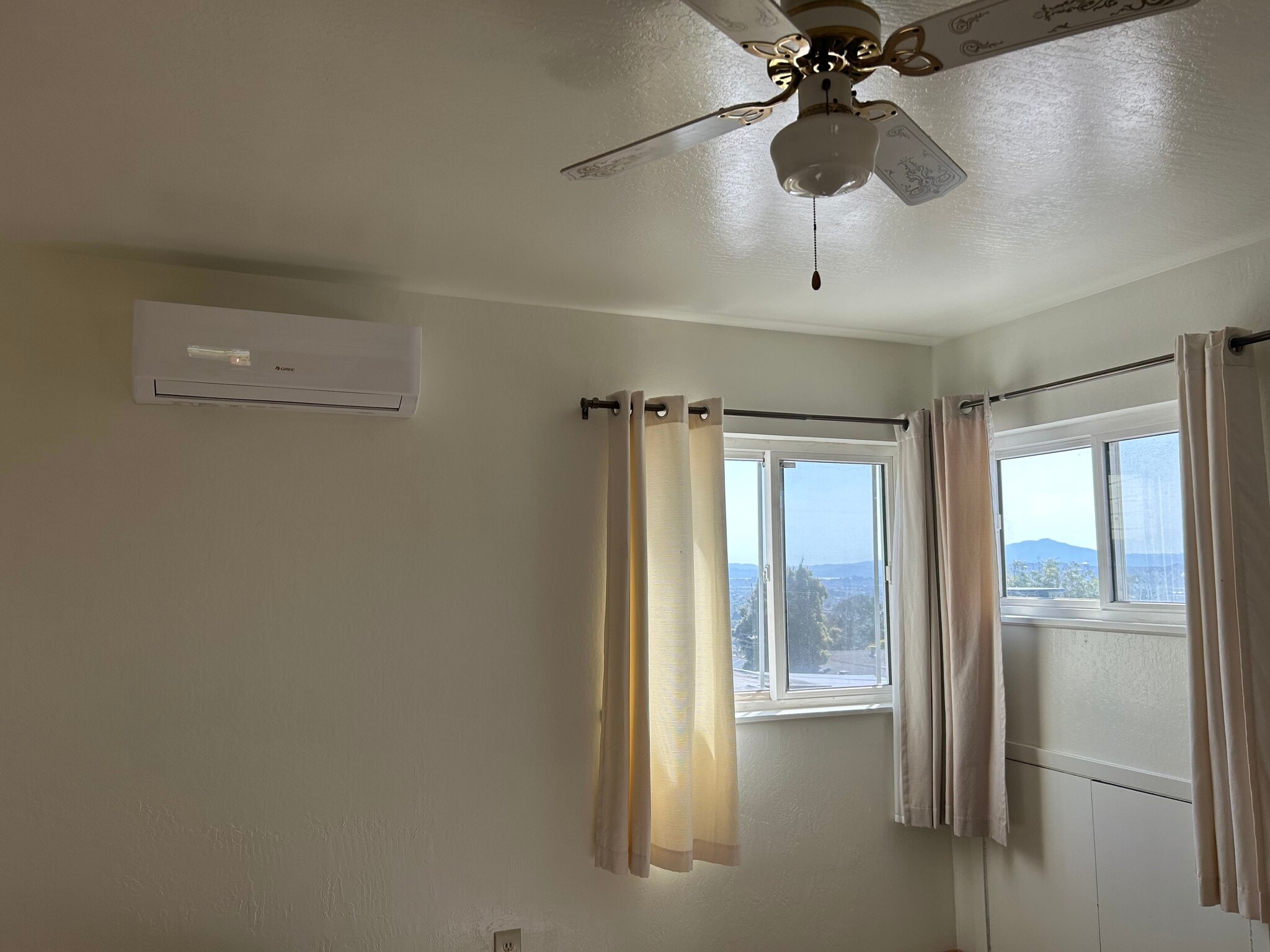 Building Photo - 6104 Bernhard Ave