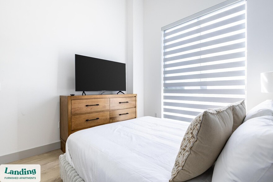 Building Photo - 1155 NE 126th St