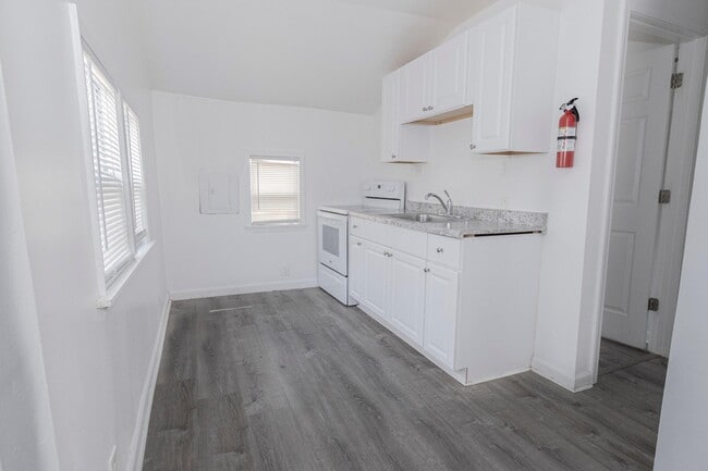 Building Photo - 125 Bell St