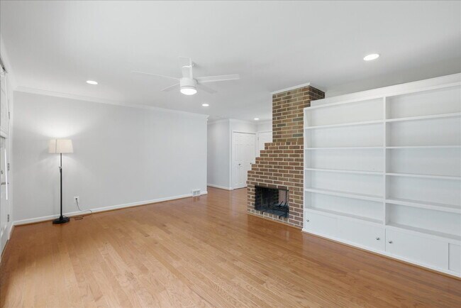 Building Photo - Charming 4-Bedroom Springfield Rambler Near Lake Accotink Park