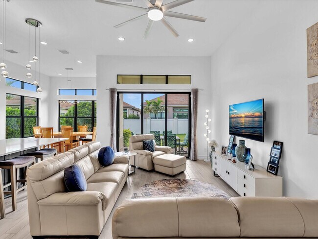 Building Photo - 8928 Bastille Cir E