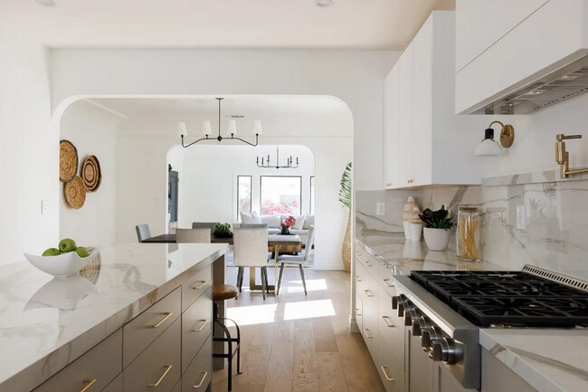 Building Photo - Stunning Echo Park house + Creative Space/Studio - Prime location walking distance to Sunset Blvd...