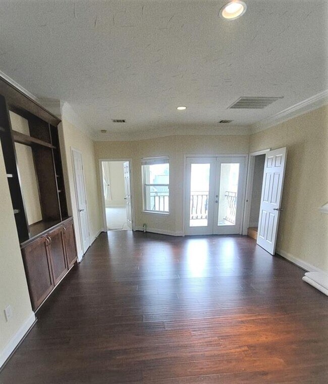 Building Photo - 1493 Silverado Dr