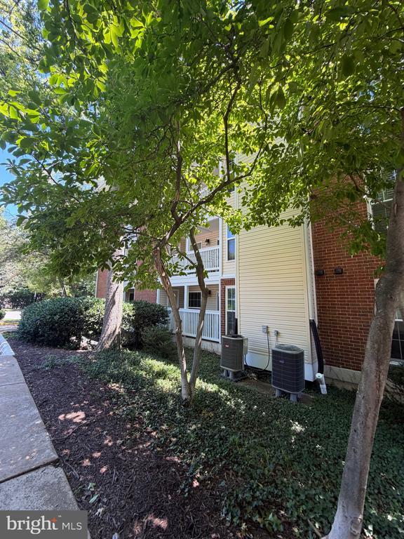 Building Photo - 1504 Lincoln Way