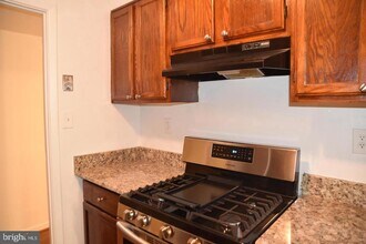 Building Photo - 3814 Lyndhurst Dr