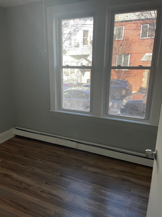 Building Photo - 541 27th St