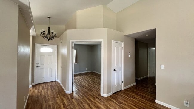 Building Photo - 2170 Cerra Vista Dr