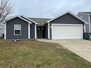 Building Photo - 3 Bedroom On The East Side!