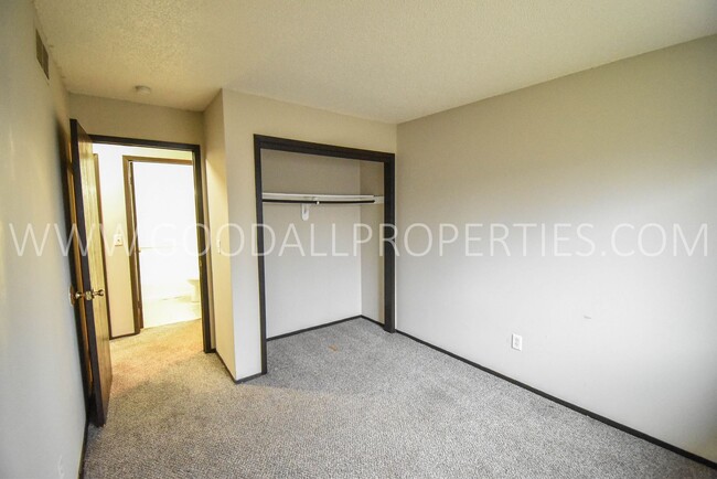 Building Photo - 1st Month Is Free! 3 Bedroom 1.5 Bathroom ...